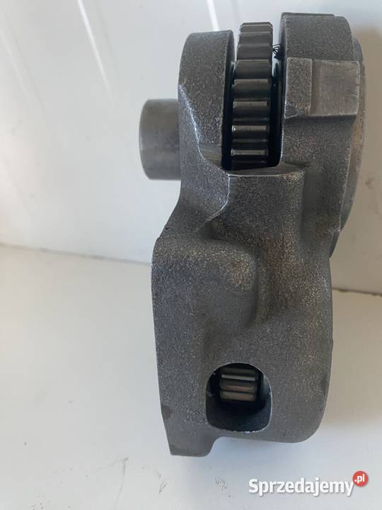 OBUDOWA POMPY V33093200 VALTRA