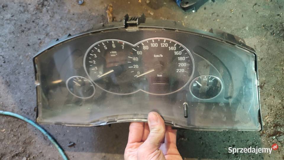 Licznik zegary 88311302 Opel Meriva A I 14 16V sprzedam
