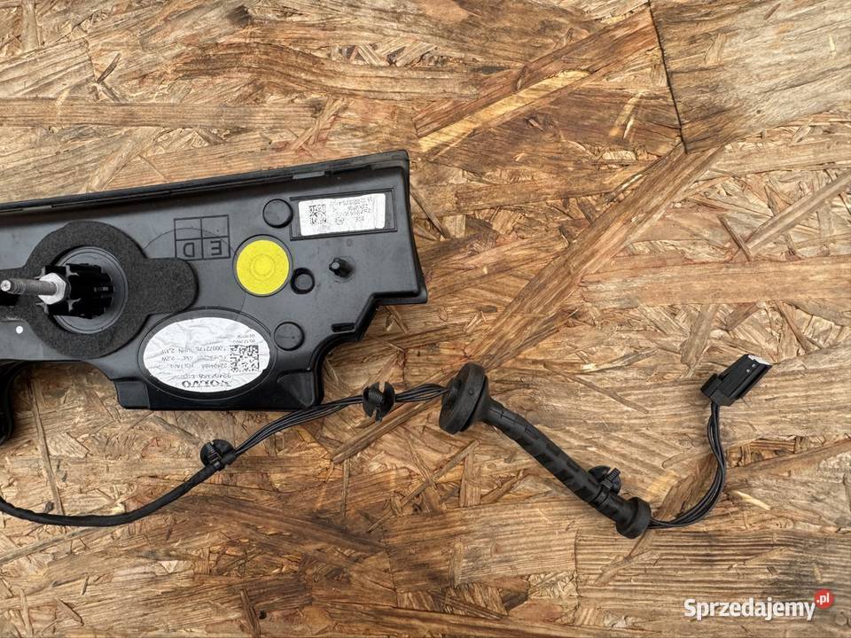 Lampa tył tylna prawa rh w klapę Volvo C40 Międzychód