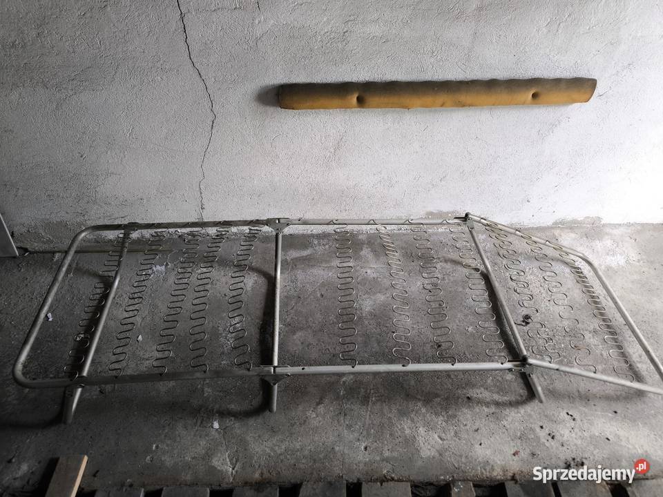 Zabytkowe łóżko polowe aluminiowe z dawnych lat Meble Radomsko