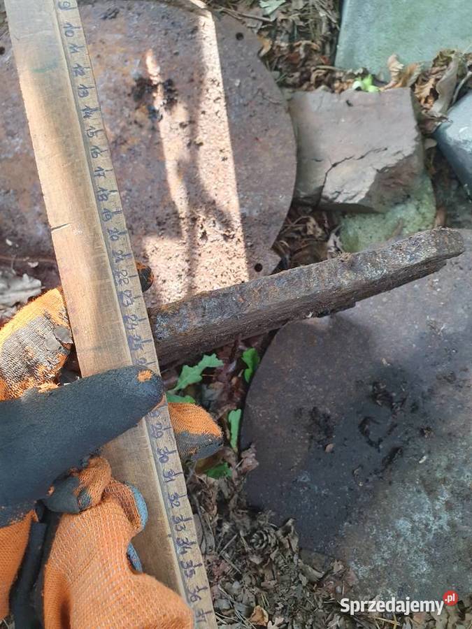 Żeliwne włazy okrągłe tarcze robocze starej Warszawa