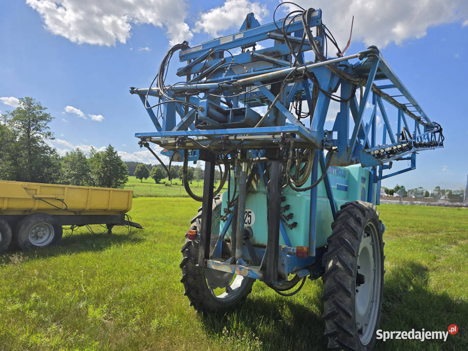 Opryskiwacz BERTHOUD MACK 32 DPA 3200 L 26 m Włosty