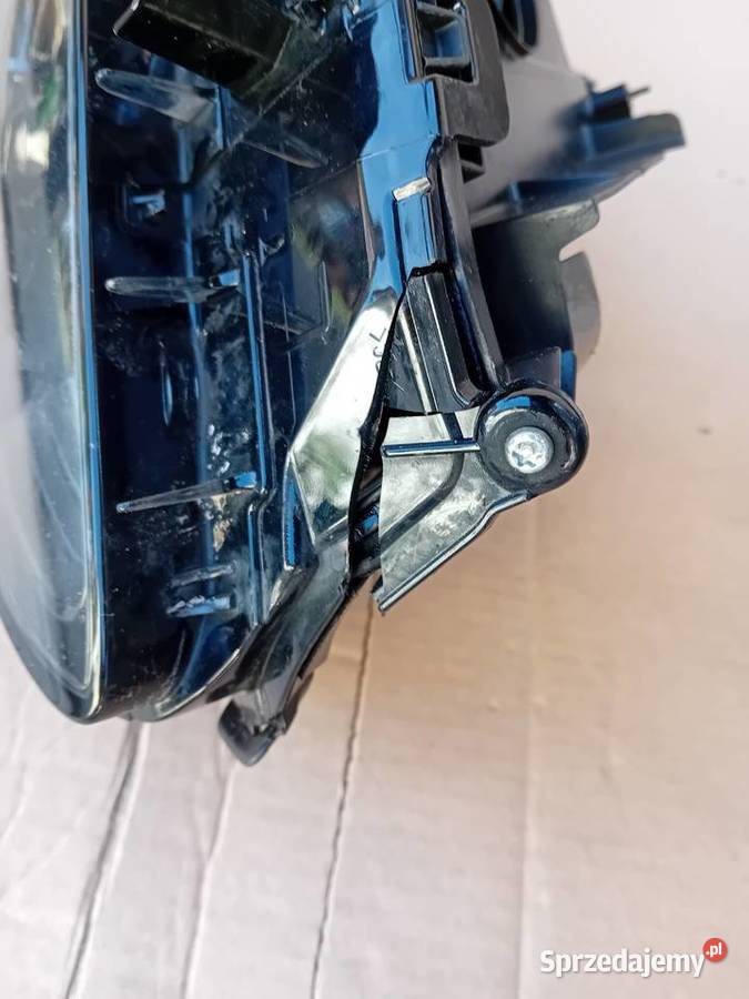 Lampa prawa Lexus NX 300h 2017 przed liftem prawe Hajnówka sprzedam