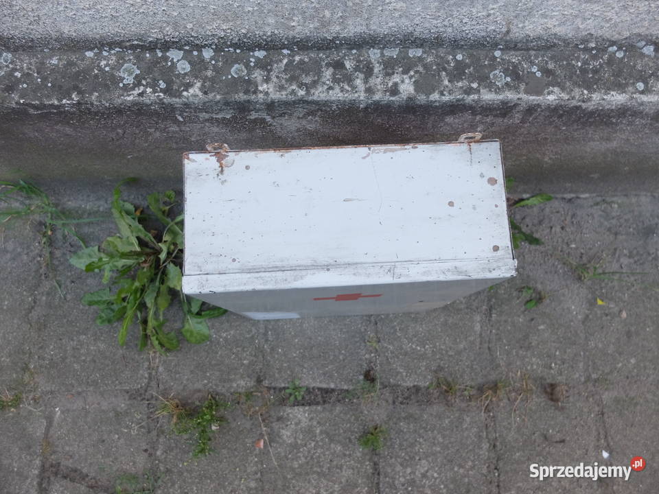 Wisząca metalowa apteczka PRL 818 Kościan