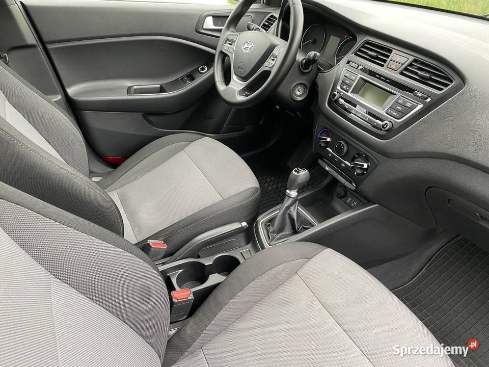 Hyundai i20 12 benzyna 2017r salonowy Białystok