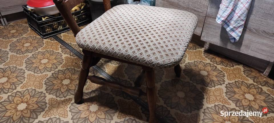 piekny debowy stol szesciokatny z krzeslami z Jędrzejów