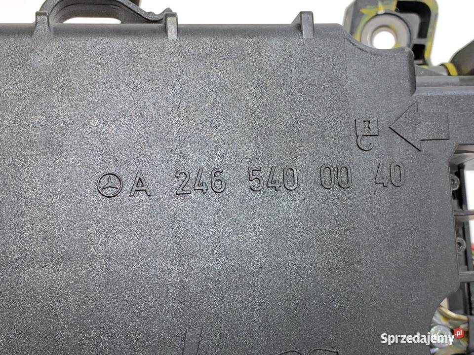 SKRZYNKA BEZPIECZNIKÓW MERCEDES W176 A2465400040