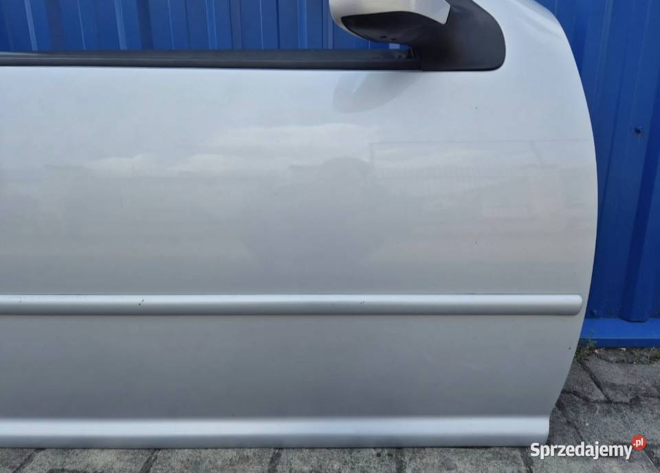 DRZWI PRZÓD PRAWY LEWY VW GOLF IV 4 LB7Z SREBRNE Działoszyce