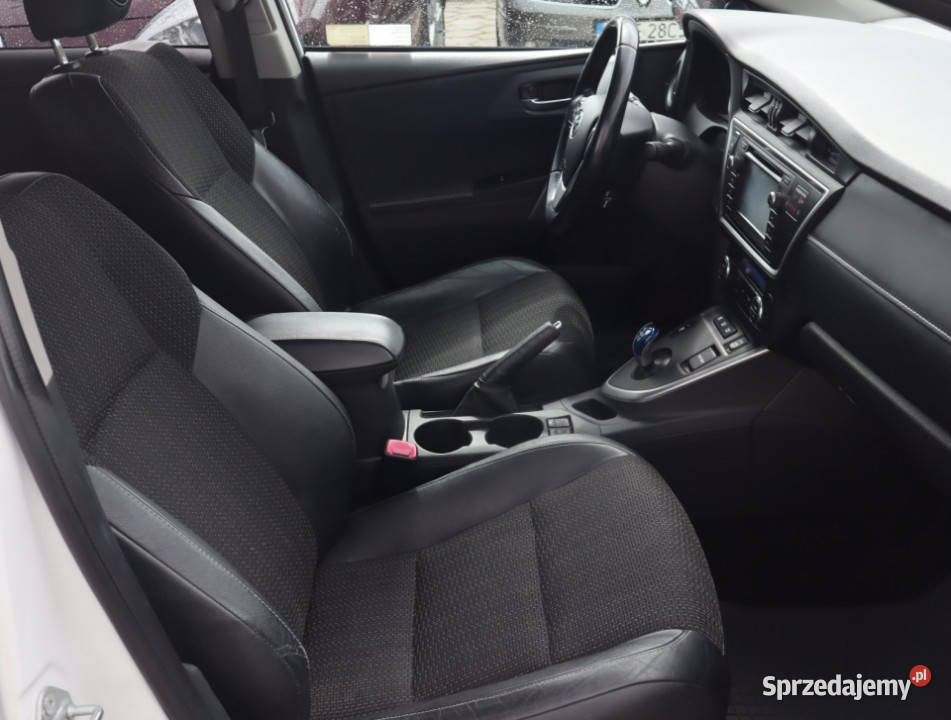 Toyota Auris Hybrid 1798cm3 Łódź sprzedam