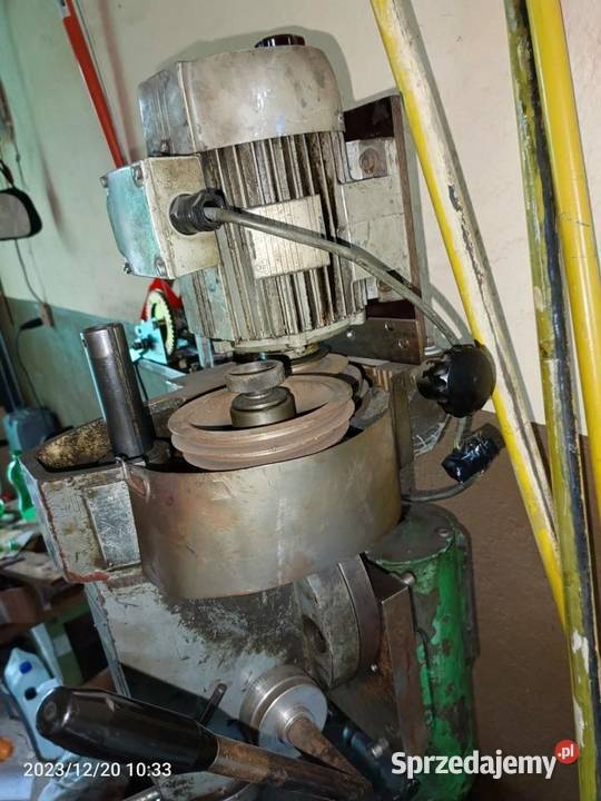 Frezarka mała warsztat głowica pionowa Avia Katowice