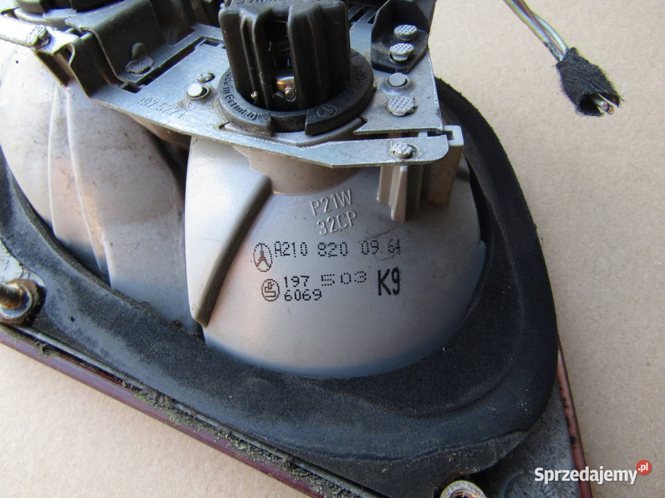 LAMPA TYLNA LEWA I PRAWA MERCEDES EKL W210 LIM