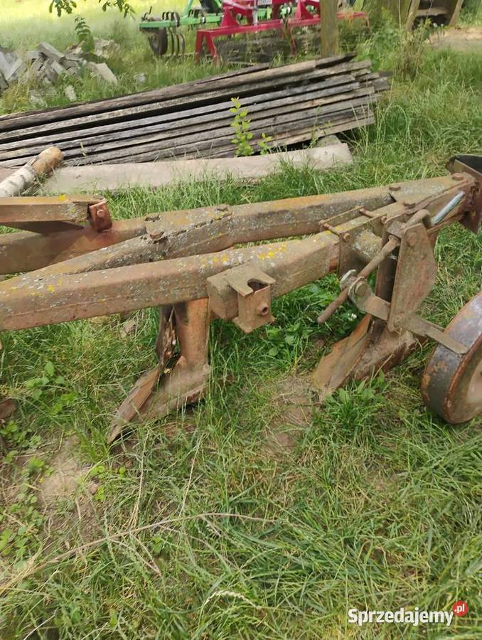 Sprzedam pług grudziąc 3 nieuszkodzony Iwaniska sprzedam