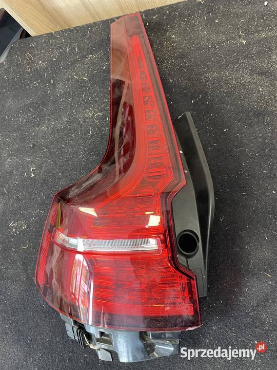 Volvo V60 II lift 2021 lampa tył lewa Kozubszczyzna