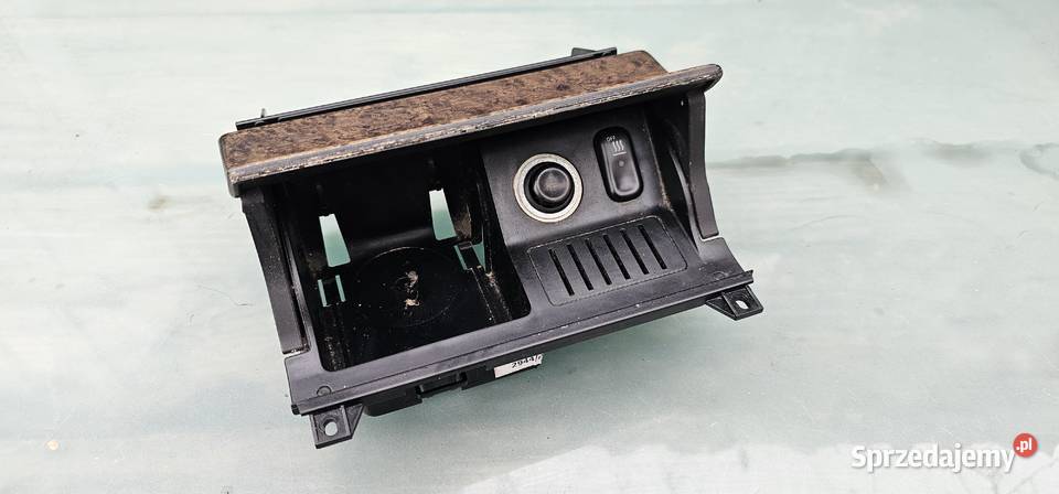 Schowek popielniczka mercedes w210 avantgarde Rok produkcji 1998 Popielniczki wielkopolskie Zbąszyń