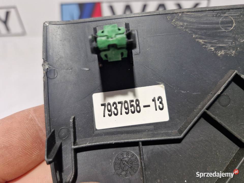 BMW 1 F40 OSŁONA HEADUNIT ZAŚLEPKA DESKI KONSOLI Osłony i zaślepki sprzedam
