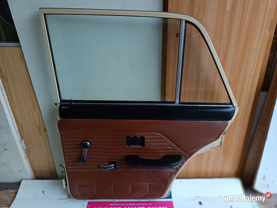 Oryginalne prawe tylne drzwi Fiat 125p Pionki