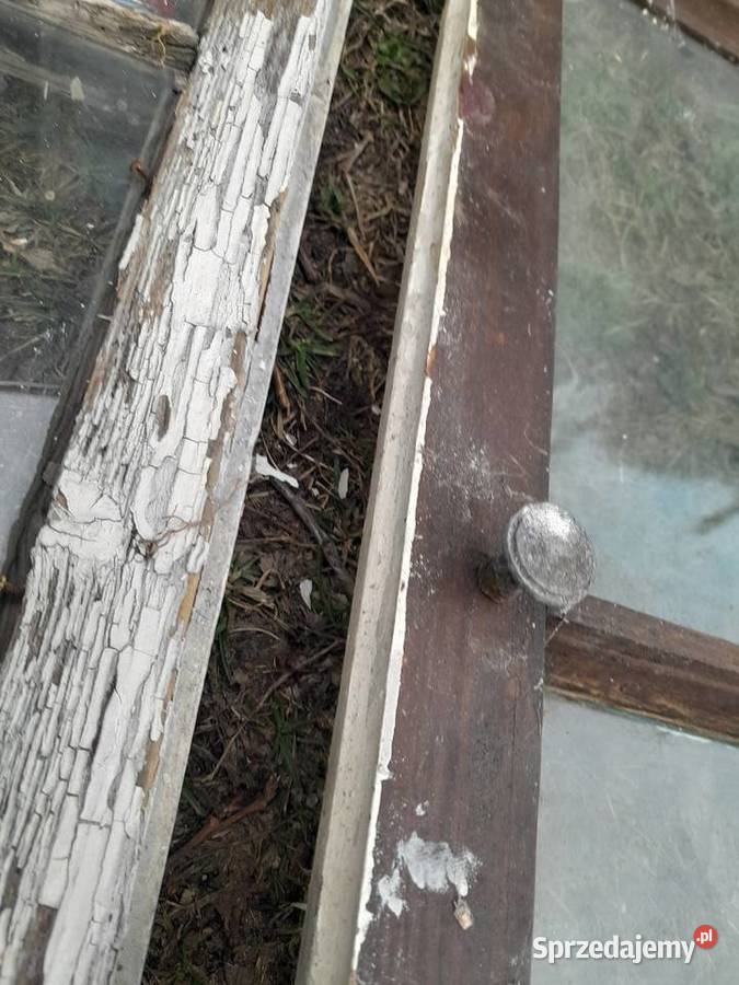 Trzy stare małe podwójne okienka zabytek retro Dąbrowa Górnicza