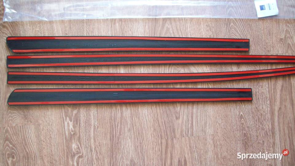 Listwy boczne ochronne do Toyota Avensis T25 sprzedam