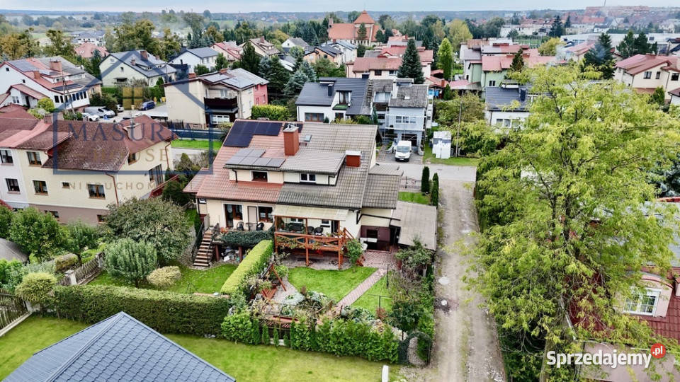 Dom w zabudowie szeregowej w pobliżu Jezioraka