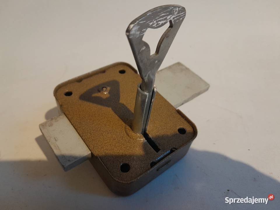 Zamek nawierzchniowy do garażu używany sprzedam