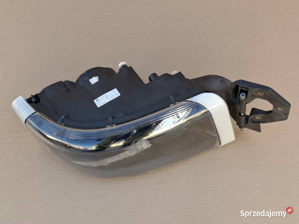 RENAULT PREMIUM REFLEKTOR PRAWY LAMPA PRAWA Bieleń sprzedam