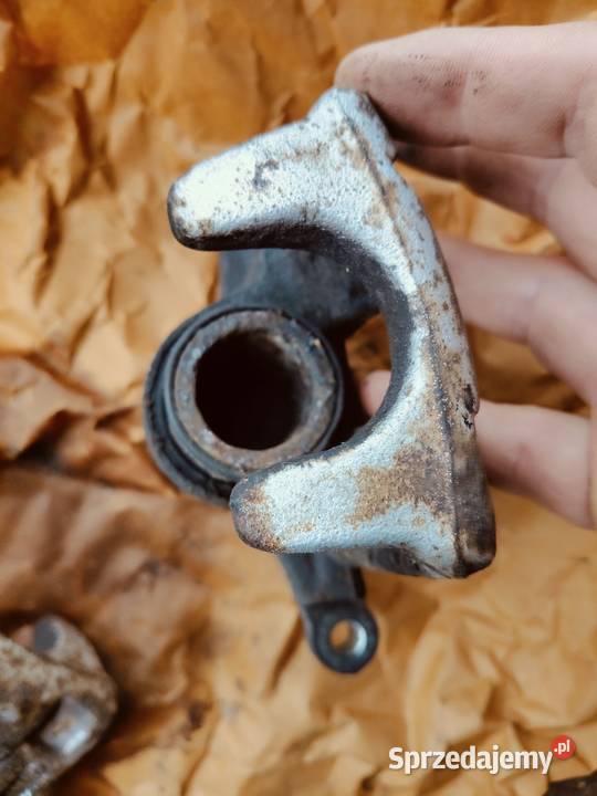 Zaciski hamulcowe tył Mercedes Vito komplet Zaciski