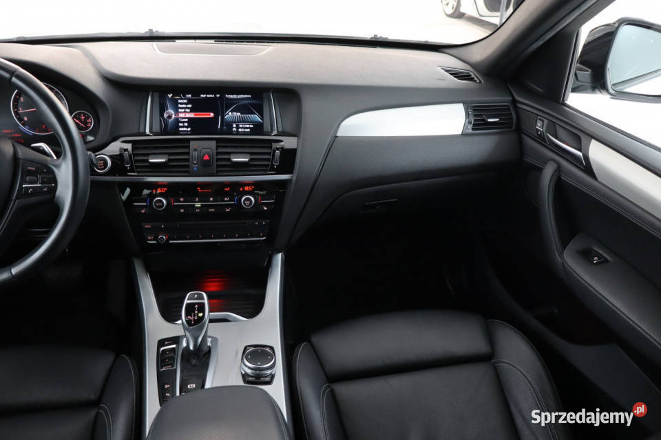 BMW X4 xDrive28i biały