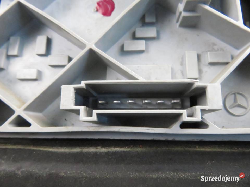 LAMPA PRAWA TYLNA MERCEDES W203