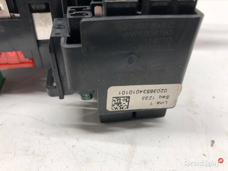 SKRZYNKA BEZPIECZNIKÓW VW GOLF VII Hatchback 16 osobowe