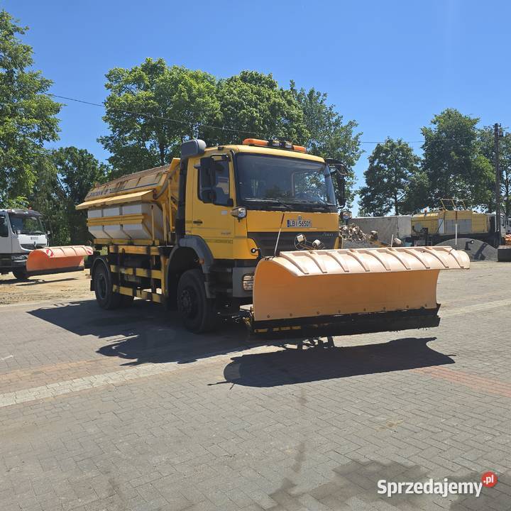 Marcedes Axor 4x4 Pługopiaskarka pług 2010 pojazd specjalny 70 tyś. km