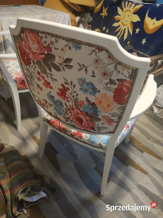 Krzesła solidnie drewniane sprzedam