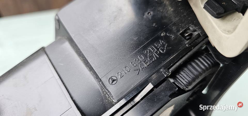 Kratka nawiewu lewy przód mercedes w210 lift