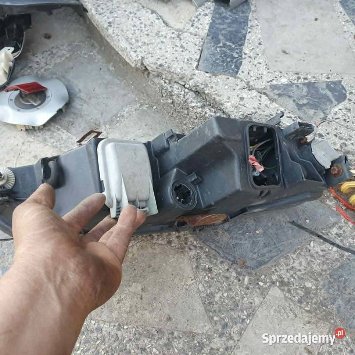 Lampa przednia lewa lewy przód reflektor na lewe małopolskie Kraków sprzedam