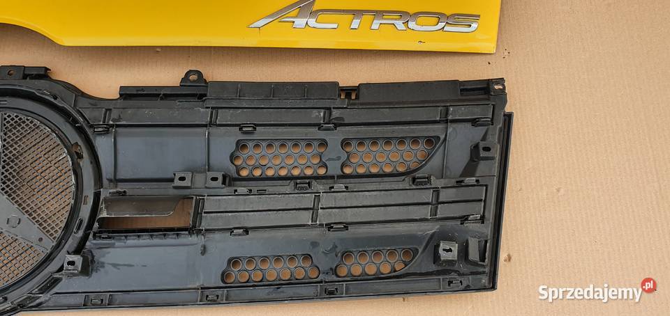 ACTROS MP4 MASKA GRILL ATRAPA PRZÓD Bieleń