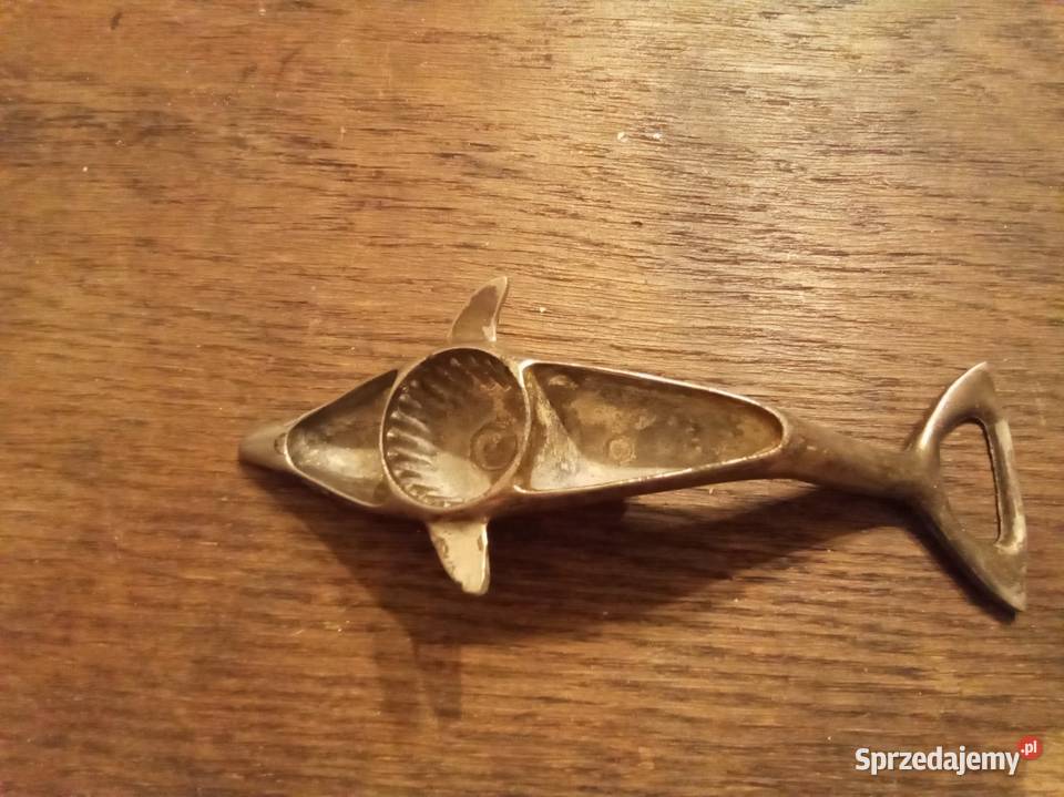 Stary otwieracz do butelek metalowy delfin PRL Warszawa