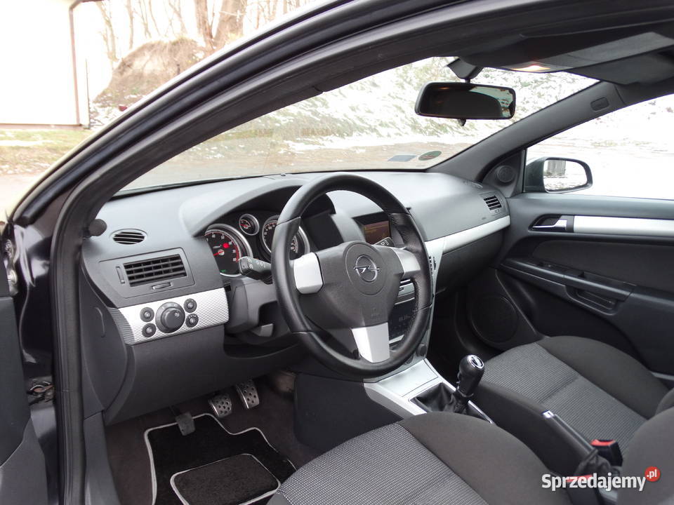 Opel Astra H GTC 18 1796 92 kW 125 2005 manualna Piaski