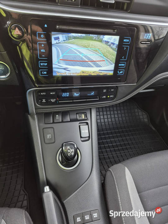 Toyota Auris 18 hybrid climatronic kamera grzane ESP Auris