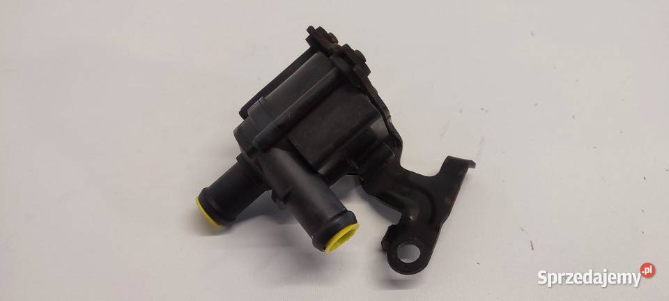 AUDI Q3 8U POMPKA WODY 20 TDI 5Q0965561B