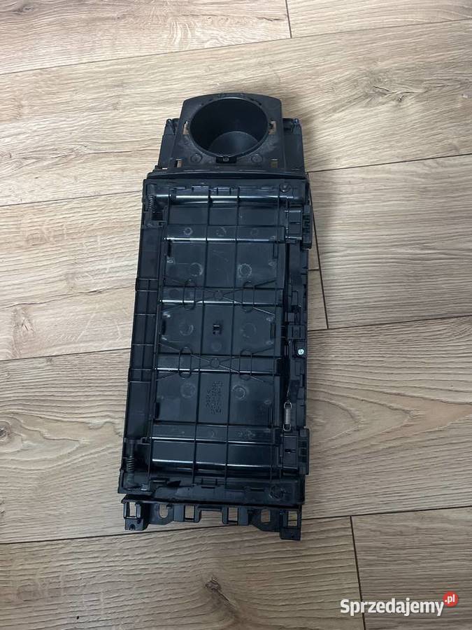 Plastik podłokietnika do Toyota Prius Plus Wrocław sprzedam
