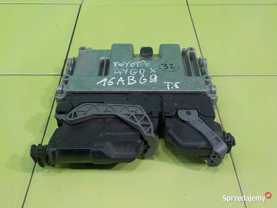 TOYOTA AYGO X 10 VVTI AUT 22r 5D sterownik Suków