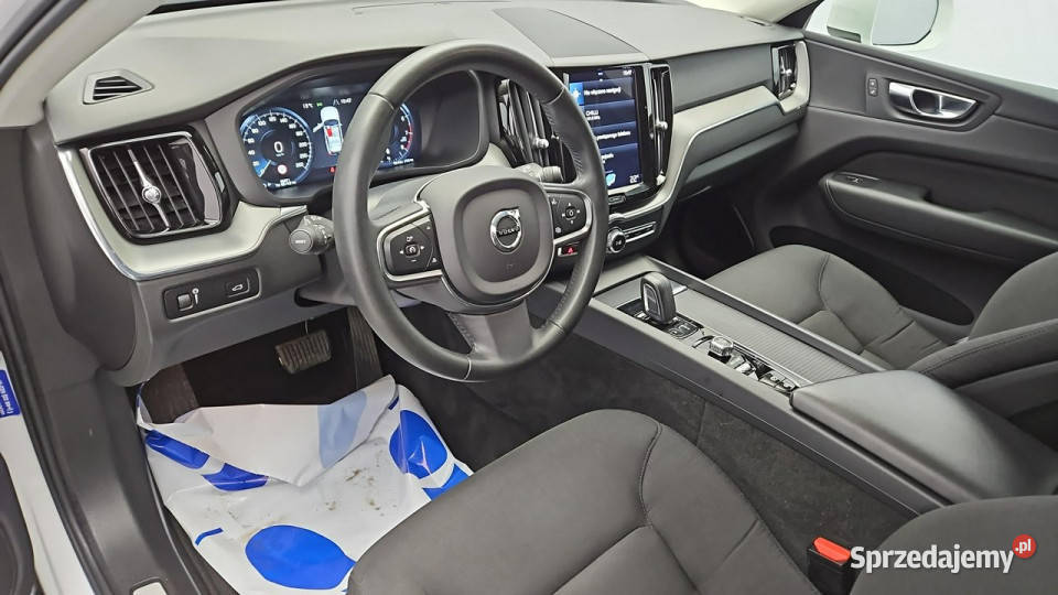 Volvo XC 60 B4 B Momentum aut Z Polskiego Salonu asystent pasa ruchu Warszawa