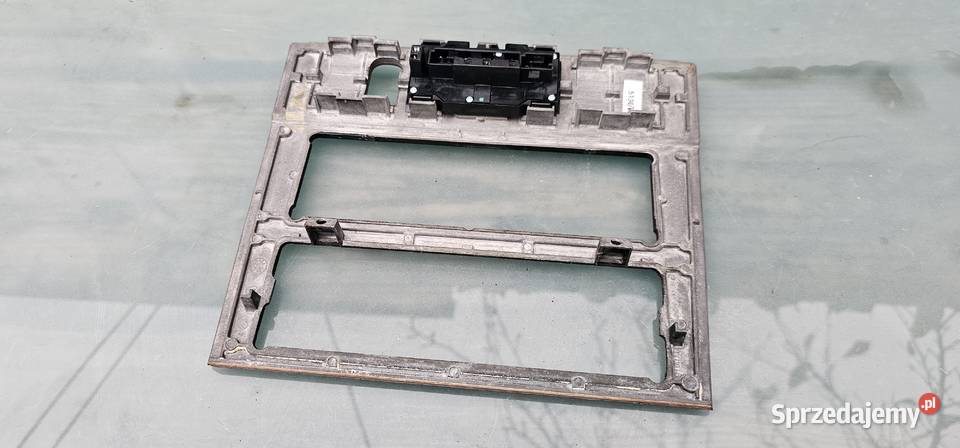 Ramka radia mercedes w210 elegance 2106830508 Zbąszyń