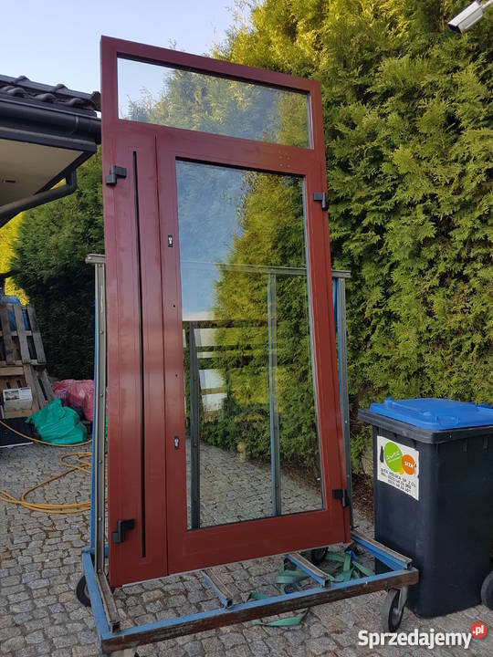 Drzwi aluminiowe z witrynami