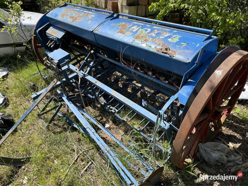 Siewnik zabytek drewniane koła nieuszkodzony Łomża