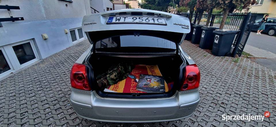 Toyota AVENSIS 2005 Srebrma Stan BD nieuszkodzony Warszawa