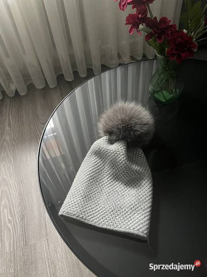 Czapka z pomponem z naturalnego futra lisa Szara małopolskie Szaflary