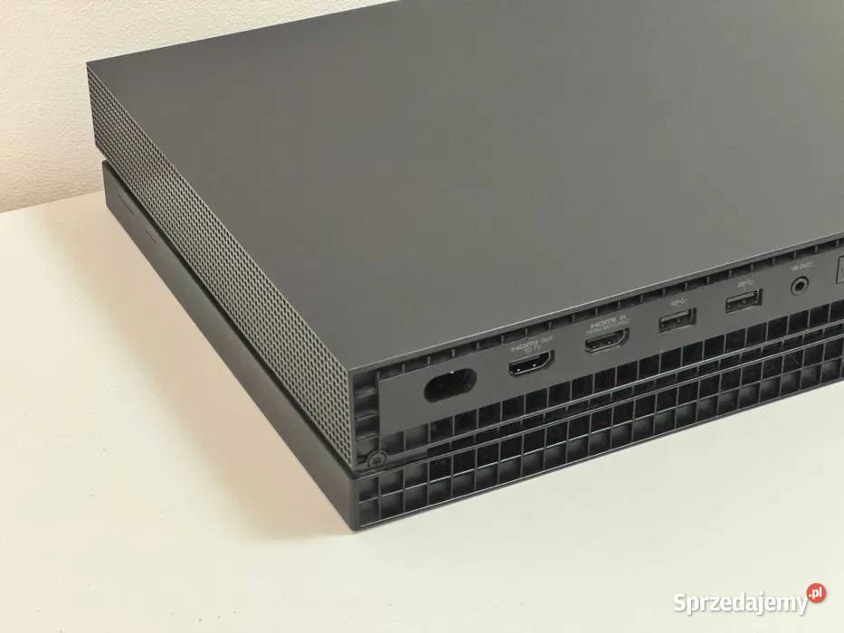 KONSOLA XBOX ONE X 1TB PAD OKABLOWANIE ZESTAW Śrem sprzedam
