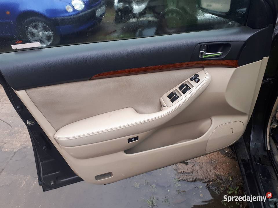 Wnętrze fotele kanapa boczki Podgrzewane Avensis świętokrzyskie