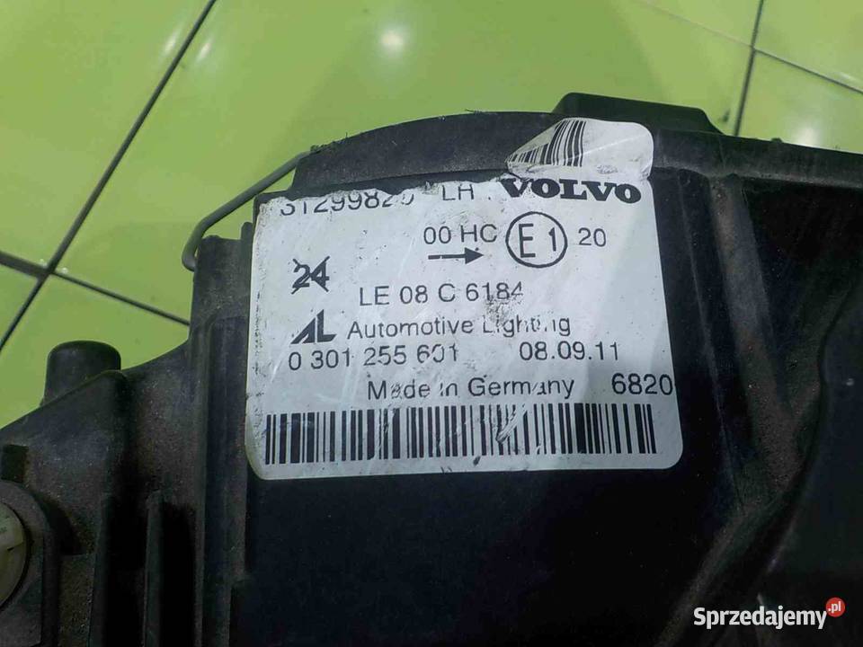 VOLVO C30 20 D 12r lampa lewa przod 31299821 Suków sprzedam
