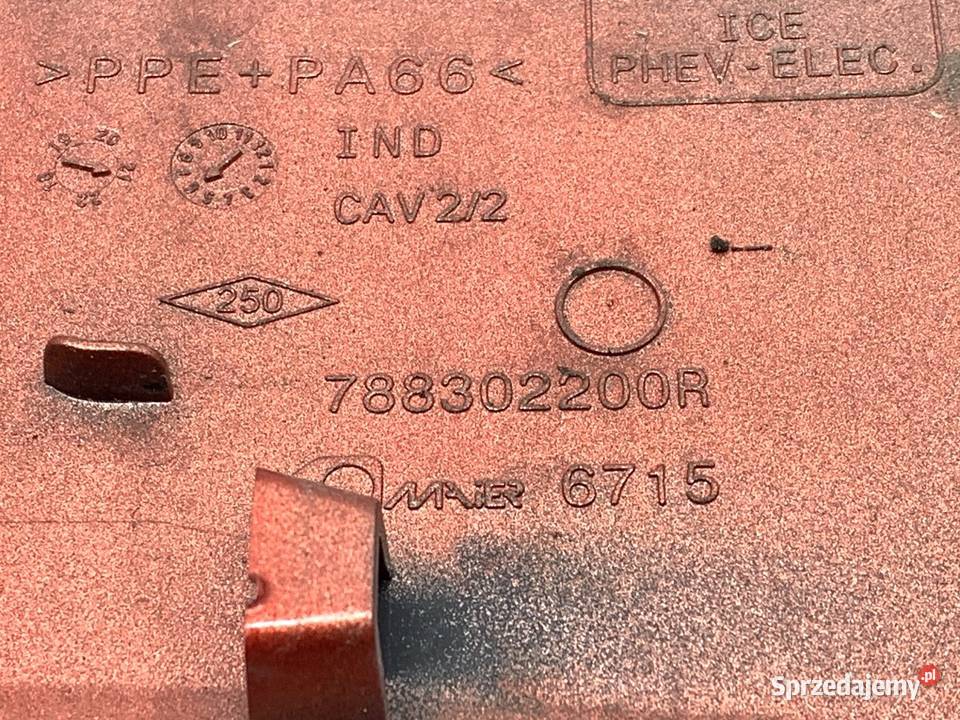 KLAPKA WLEWU PALIWA RENAULT CAPTUR II 788302200R Klapki wlewu paliwa
